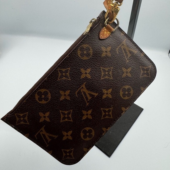Louis  Vuitton Pochette- very good condition. Authentic guaranteed - Picture 10 of 12